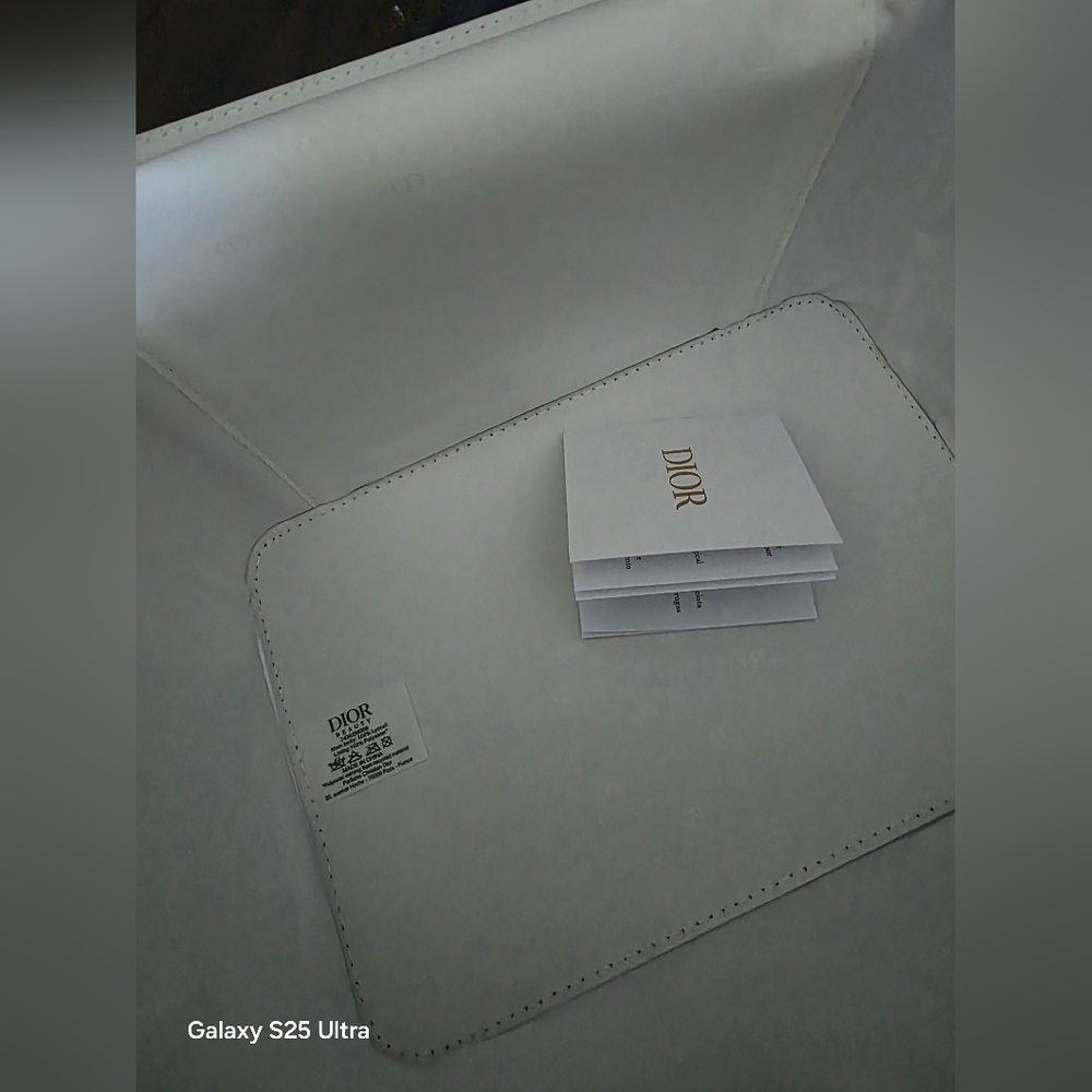 Dior Beauty White Vanity Bag Makeup Case With Mirror VIP PLATINUM GWP Dior Towel - Picture 8 of 11